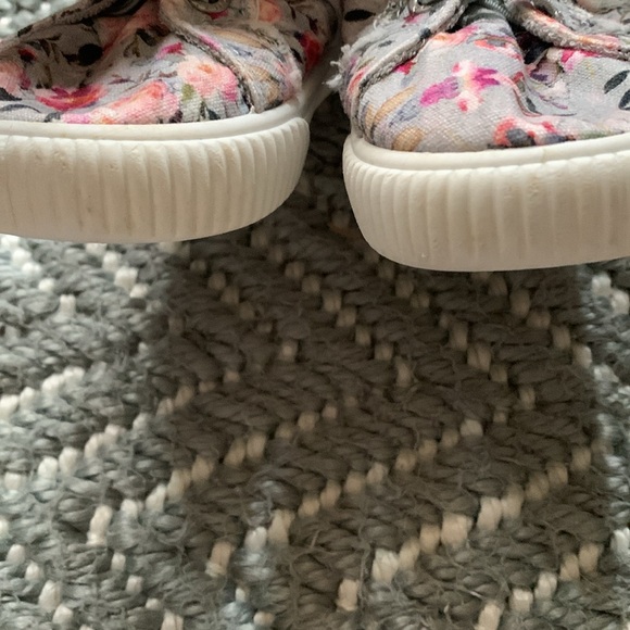 Blowfish Fruit T Toddler Girls Slip-On Shoes with Elastic Laces Size 10 - Picture 9 of 13